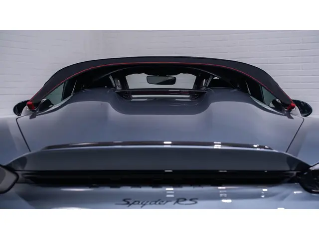 Porsche 718 Spyder RS 2024 Benzine 37