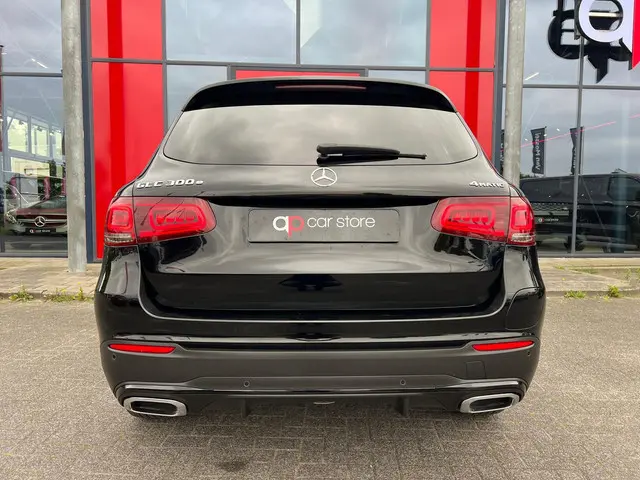 Mercedes-Benz GLC 300e 4MATIC 2021 Hybride Benzine 6
