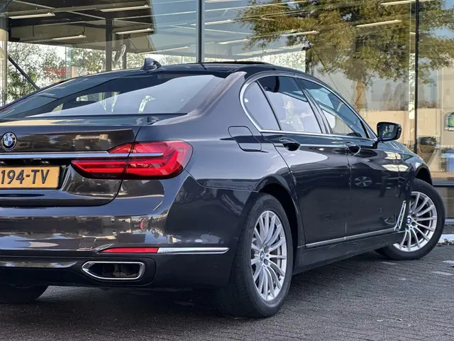 BMW 7 Serie 750i xDrive High Executive 2016 Benzine 19