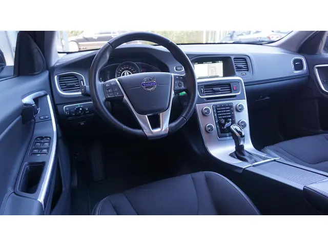 Volvo V60 1.5 123PK T2 Automaat Kinetic 2017 Benzine 9