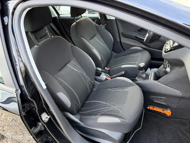 Peugeot 208 1.2 VTi Active,Airco,Cruise,5drs! 2013 Benzine 6