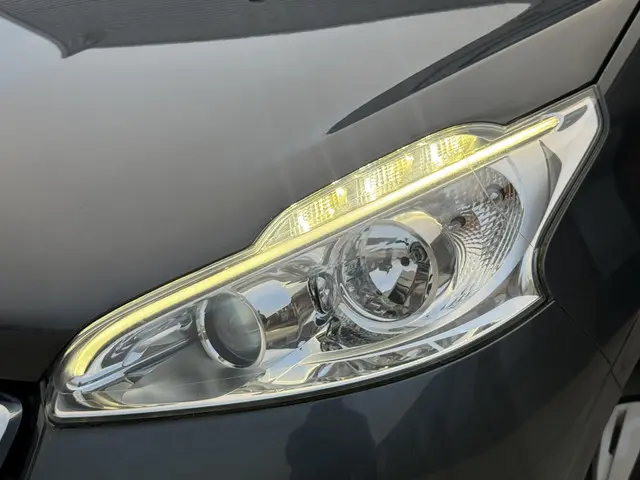 Peugeot 208 1.2 VTi Allure 2014 Benzine 30