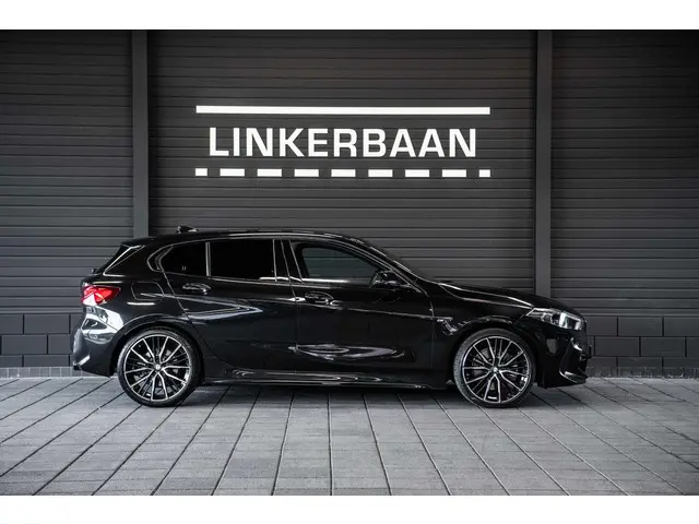 BMW 1 Serie 120i | M Sport | PDC | LED | 19 inch | 2022 Benzine 9