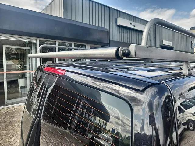 Volkswagen Transporter 2.0 TDI L2H1 28 2021 Diesel 28