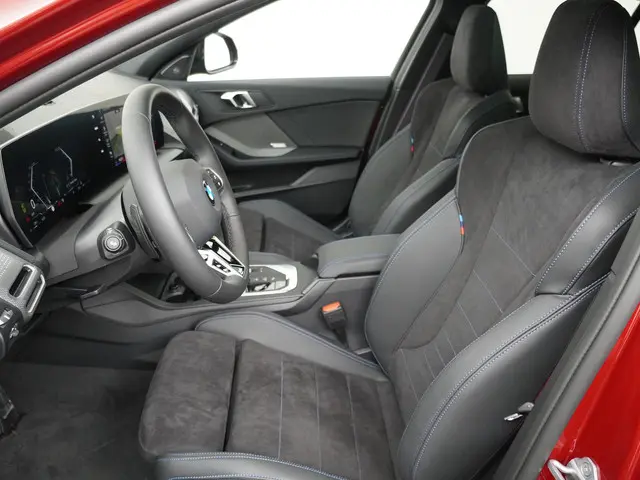 BMW 1 Serie 120 M Sport Design Edition 2026 Benzine 4