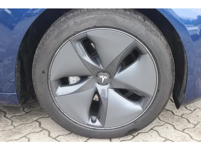 Tesla Model 3 Long Range AWD 75 kWh 2019 Elektrisch 14
