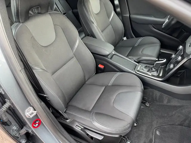 Volvo V40 1.5 T2 R-Design AUTOMAAT!! 2016 Benzine 8