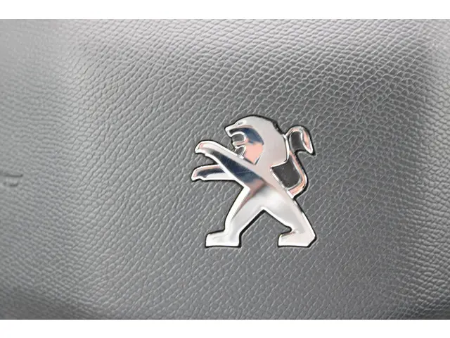 Peugeot 2008 1.2 PureTech GT-Line 2021 Benzine 25