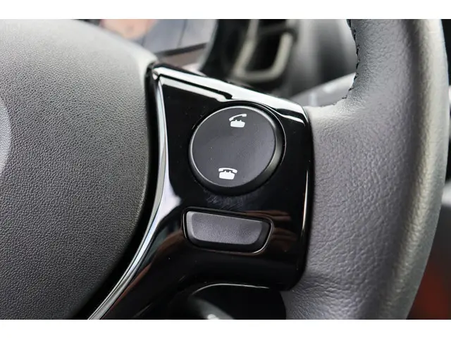 Toyota Aygo 1.0 VVT-i x-play Apple carplay, 2020 Benzine 18