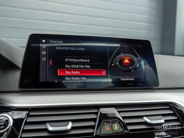 BMW 5 Serie 520i High Executive M-Sport 2019 Benzine 32