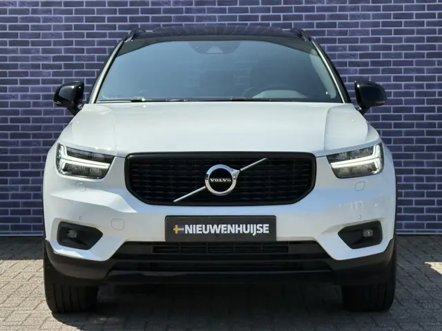 Volvo XC40 2.0 T4 R-Design 2019 Benzine 22
