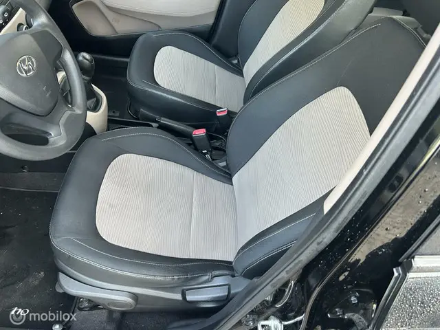 Hyundai i10 1.0i i-Motion Comfort * AIRCO * 2015 Benzine 6