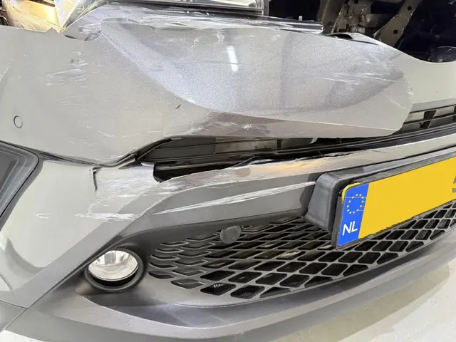 Toyota C-HR CH-R 1.8 Hybrid Executive 2017 Benzine 11