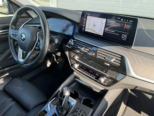 BMW 5 Serie 520i HIGH EXECUTIVE EDITION 2021 Benzine 5