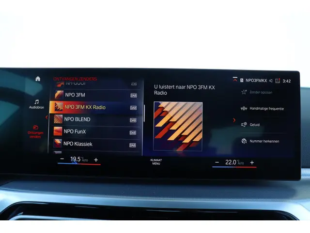BMW 3 Serie Sedan 320i 2025 Benzine 24
