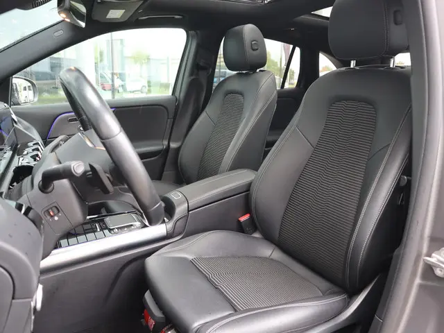 Mercedes-Benz GLA 250 e AMG Line 2021 Hybride Benzine 15