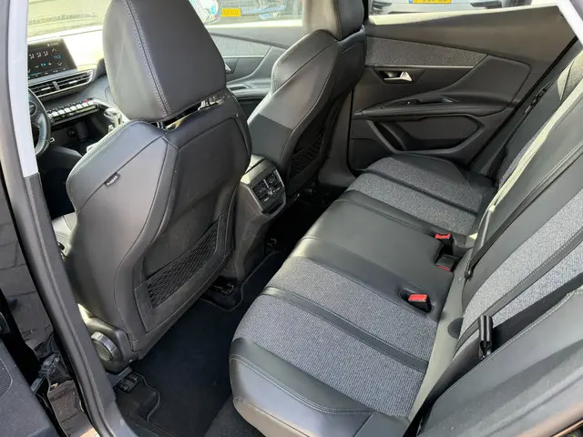 Peugeot 3008 1.2 PureTech Première 2016 Benzine 17