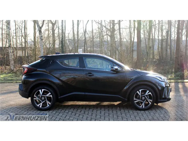 Toyota C-HR 1.8 Hybrid Dynamic 2023 Hybride Benzine 8