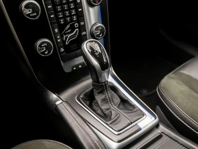 Volvo V40 2.0 D2 R-Design 2016 Diesel 11