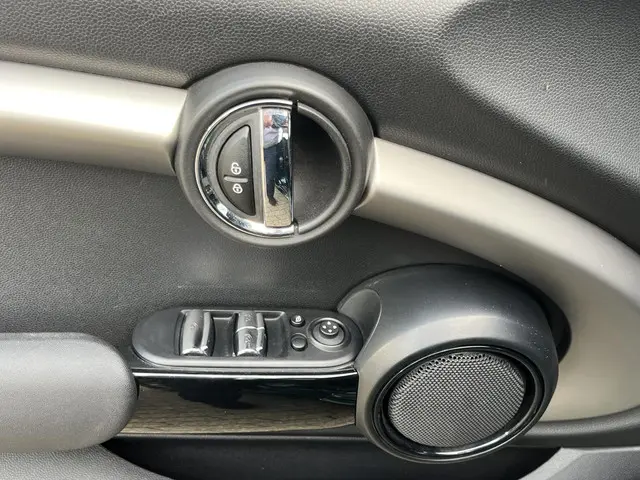 MINI Cooper Cabrio 2.0 John Works Chili 2017 Benzine 17