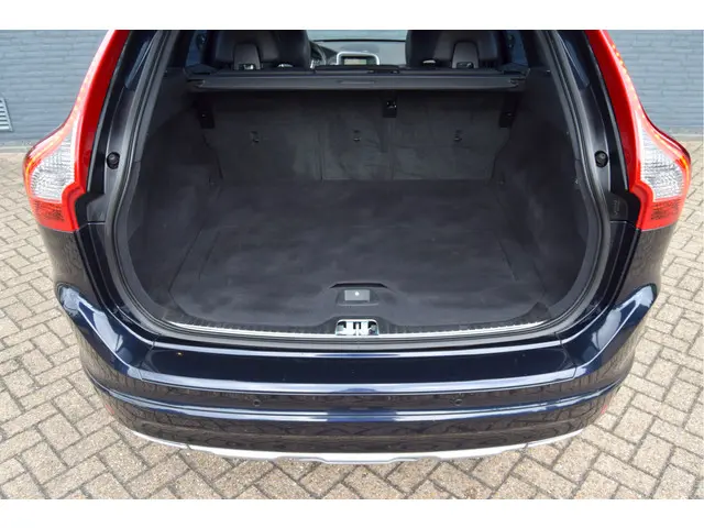 Volvo XC60 2.0 T5 Polar+ AWD Full-Options 2017 Benzine 42