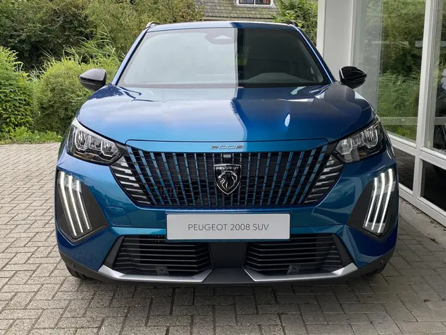Peugeot 2008 1.2 Hybrid 145 Allure 2025 Hybride Benzine 2