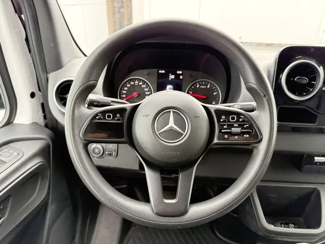 Mercedes-Benz Sprinter 319 1.9 CDI 2023 Diesel 21