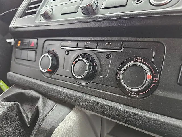 Volkswagen Transporter 2.0 TDI 2015 Diesel 10