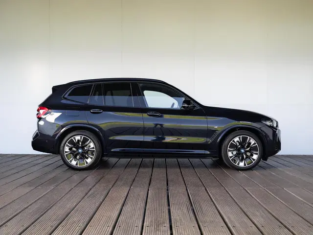 BMW iX3 High Executive 80 kWh 2022 Elektrisch 4