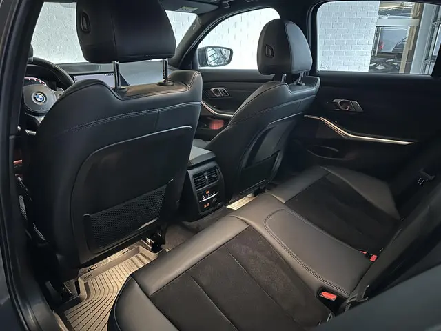 BMW 3 Serie 330e M Sport 2019 Hybride Benzine 23