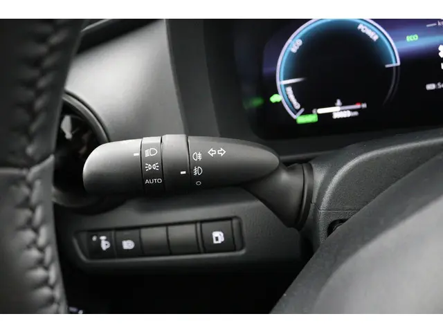 Toyota C-HR 1.8 Hybrid 140 Dynamic 2024 Hybride Benzine 30