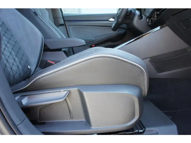 Volkswagen Golf 1.5 eTSI R-Line 2023 Benzine 21