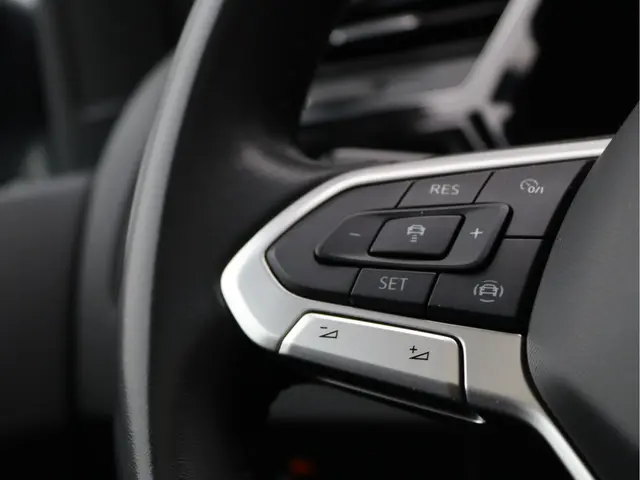 Volkswagen Touran 1.5 TSI Highline 7-zits 2023 Benzine 42