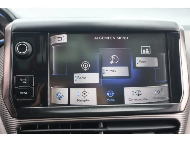 Peugeot 2008 1.6 VTi Féline 2013 Benzine 23