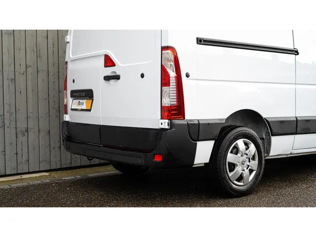 Renault Master T35 2.3 dCi 135 L2H2 Comfort 2022 Diesel 25