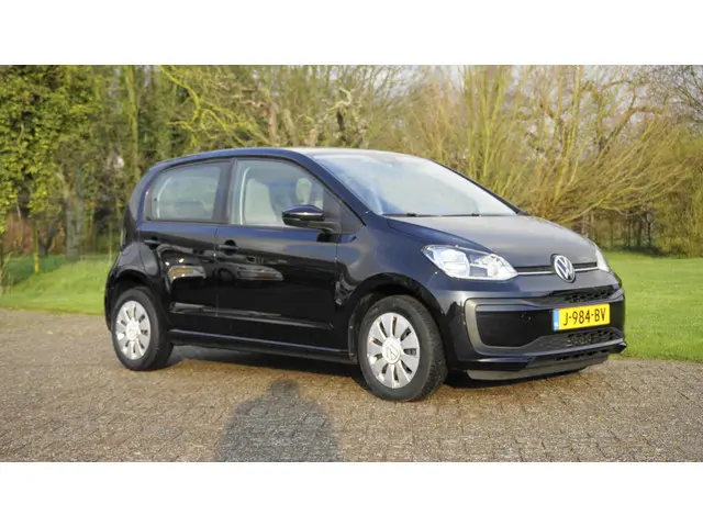 Volkswagen up! 1.0 BMT move up! 5 drs Airco 2020 Benzine 12