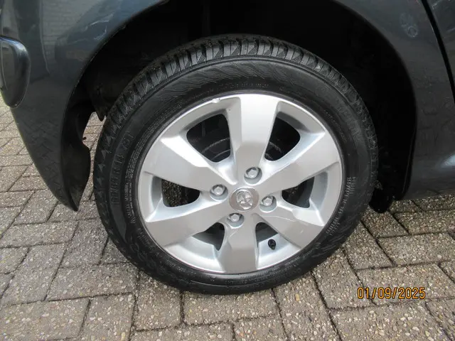 Toyota Aygo 1.0 VVT-i Dynamic Blue 2013 Benzine 7
