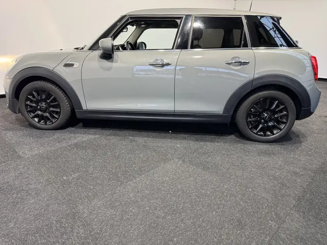 MINI One One Business Edition 2019 Benzine 4