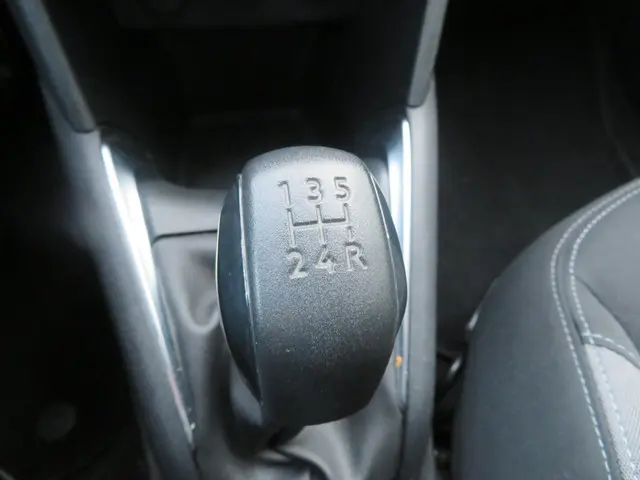 Peugeot 208 1.2 VTi Active 5 deurs airco 2013 Benzine 16