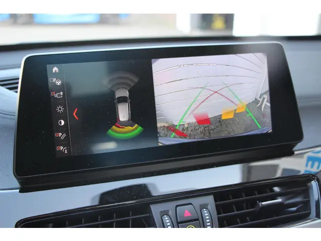 BMW X1 sDrive20i High Executive 2020 Benzine 13