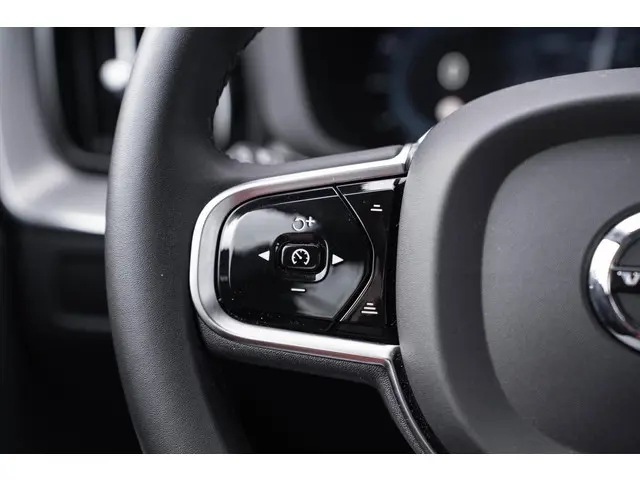 Volvo XC60 B5 Plus Dark 2023 Benzine 23