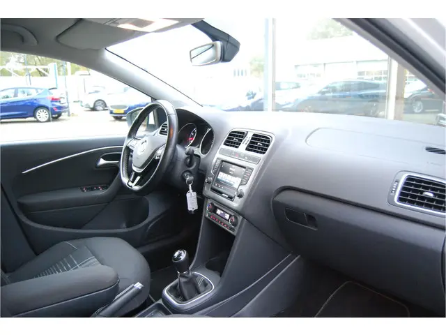 Volkswagen Polo 1.0 60PK 2015 Benzine 23