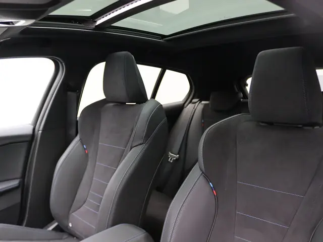 BMW 1 Serie 120 2025 Benzine 13