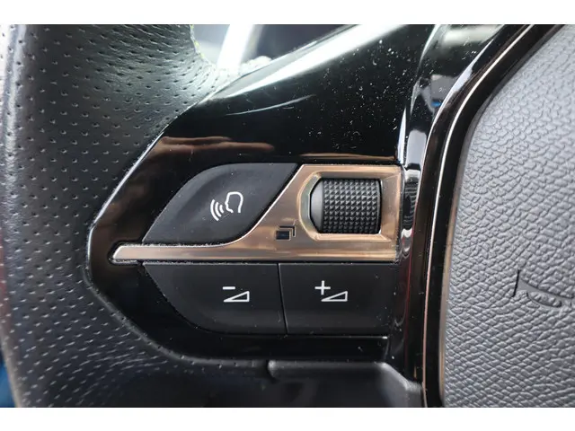 Peugeot 2008 1.2 PureTech GT 2021 Benzine 26