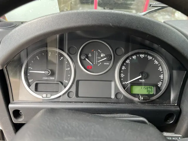 Land Rover Defender 2.2 D HT 110" SE 2015 Diesel 14