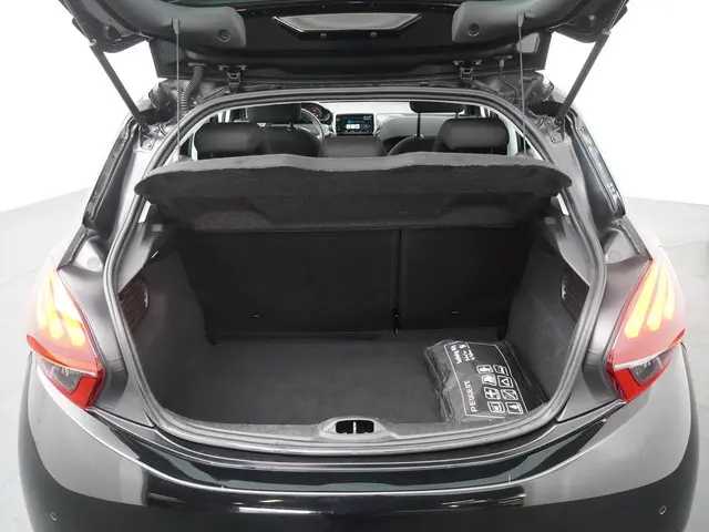 Peugeot 208 1.2 PureTech Blue Lion 2017 Benzine 9