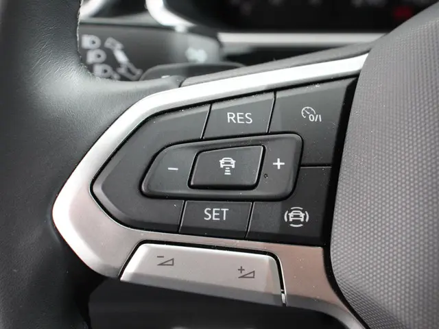 Volkswagen T-Roc 1.5 TSI 150pk DSG R-Line 2024 Benzine 18