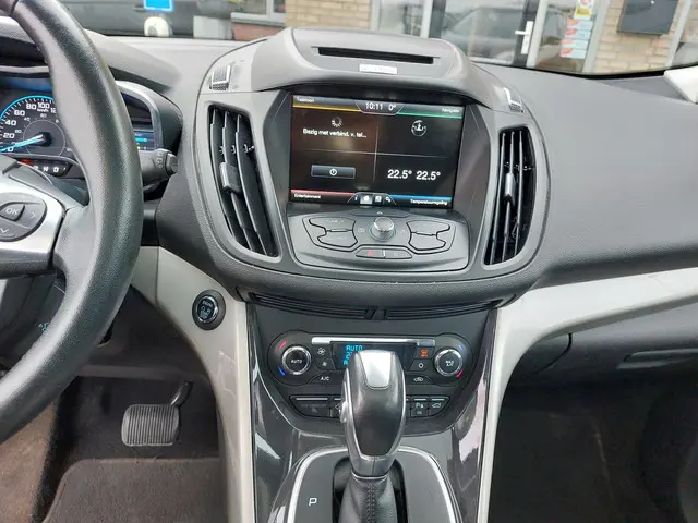 Ford C-MAX 2.0 Hybrid Titanium+ 2015 Hybride Benzine 26