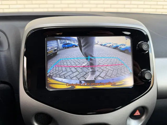 Toyota Aygo 1.0 x-sport, Camera, LMV, Airco 2017 Benzine 12