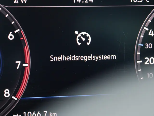 Volkswagen Golf 1.0 TSI Highline R-line 2017 Benzine 42